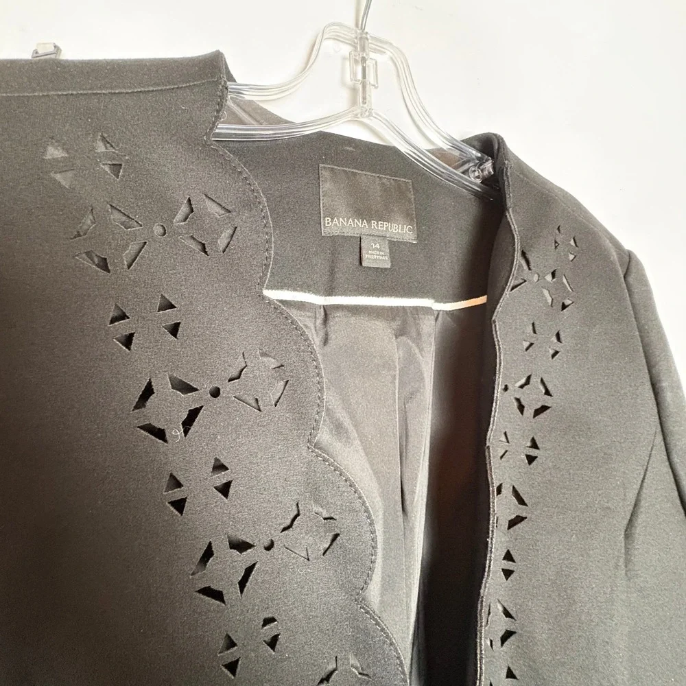 Banana Republic Black Laser Cut Scalloped Blazer Jacket‎ Womens Size 14 Classic
